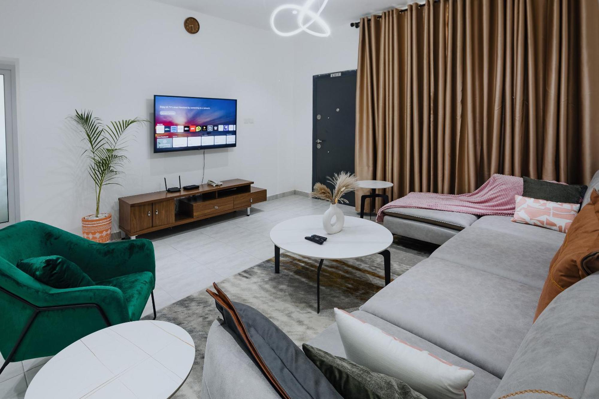 The Avery Apartments At Odomaa Place B, East Airport Άκρα Εξωτερικό φωτογραφία